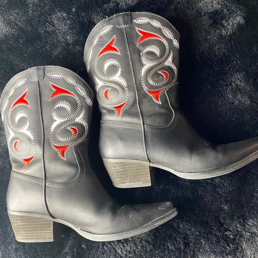 Dingo Dreamcatcher Western Boots - Snip Toe Black with Red and White Embroidery - Picture 2 of 6